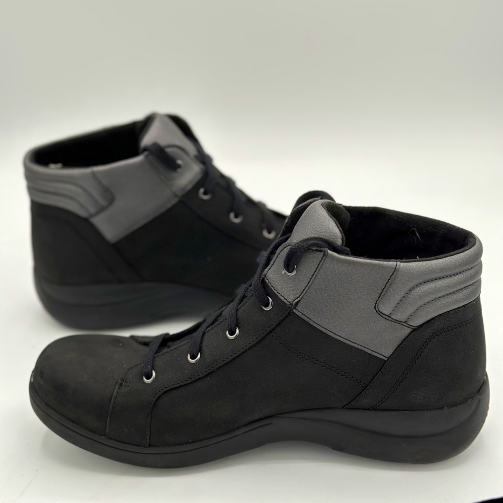 Aravon Boots Women’s Rev Stridarc Ankle Black Leather Waterproof Boot; Size 9